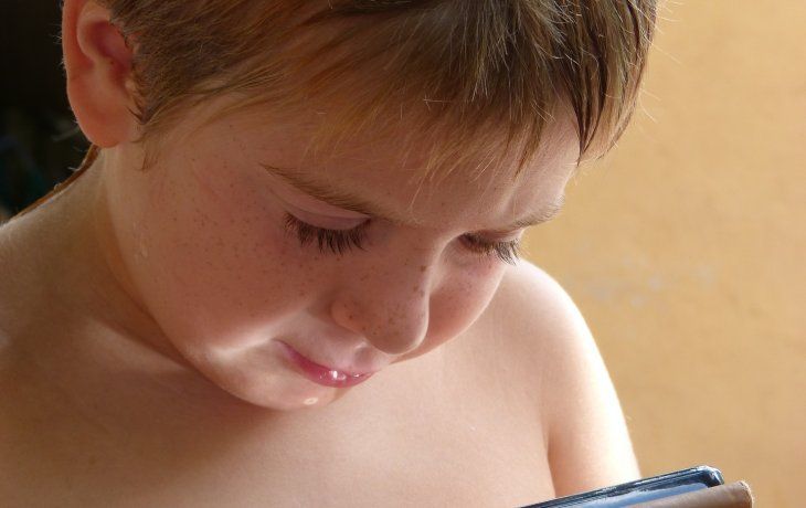 El primer celular, a los 9 años