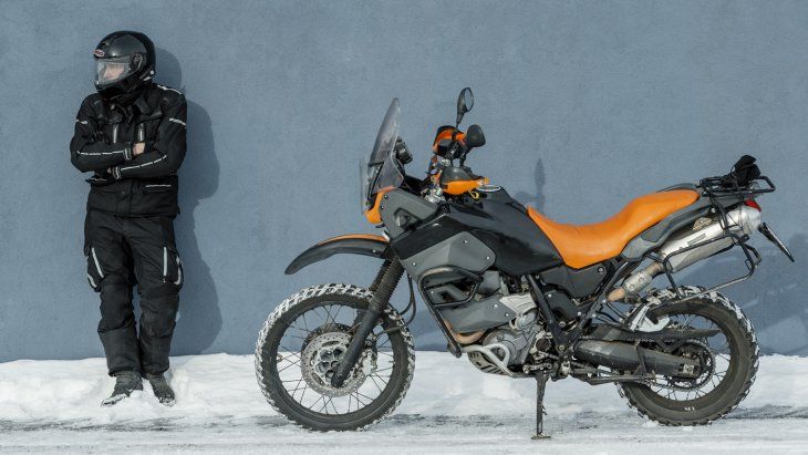 La mejor manera de afrontar el frío para cuando viajás en moto. La mejor manera de afrontar el frío para cuando viajás en moto.
