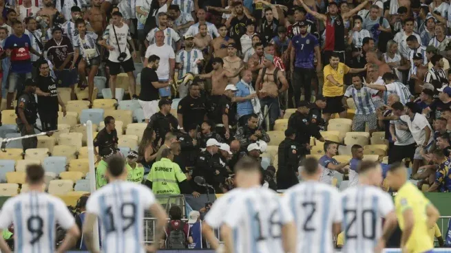 La policía de Brasil agredió a los hinchas argentinos en el Estadio Maracaná.