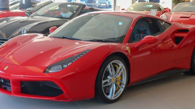 Ferrari selecciona a sus clientes y cuida la marca