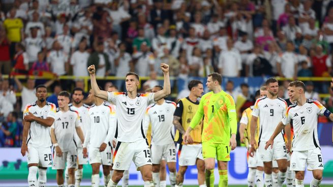 Festejo local. Alemania venció a Dinamarca y está en cuartos.