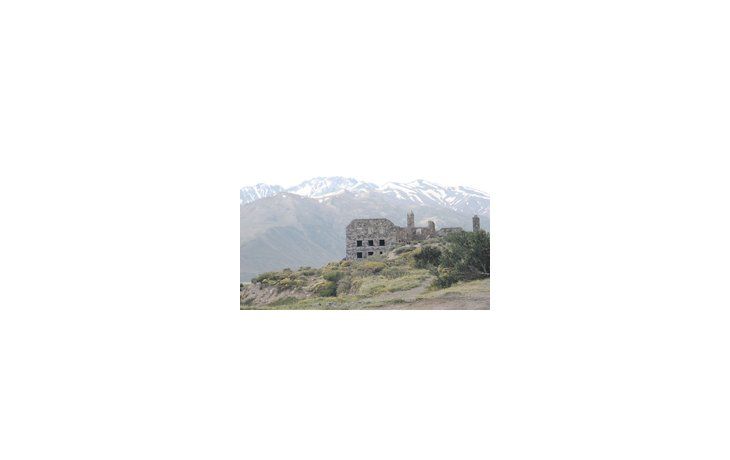 ámbito.com | La Cordillera de los Andes define el paisaje en torno de San Rafael y El Sosneado.