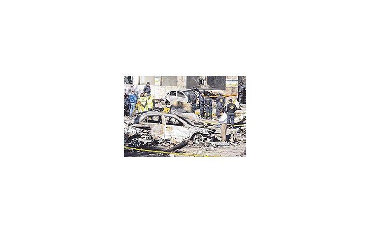 La avioneta Lear Jet en la que viajaba Juan Camilo Mouriño se estrelló cerca de la avenida principal de la capital. El ministro del Interior, mano derecha del presidente Felipe Calderón, era conocido por su intensa labor en contra de los peligrosos carteles de la droga.