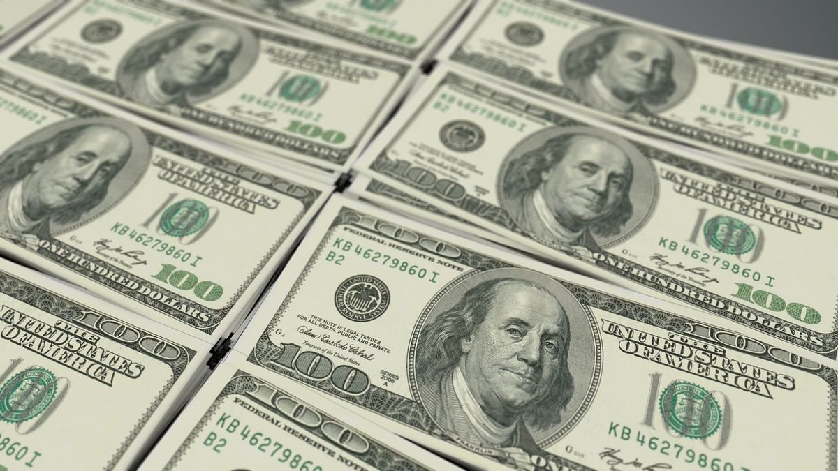 The dollar operated stable, with attention focused on the global scenario