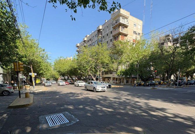 Intersección de las avenidas Mitre y Colón, en el centro de la capital cuyana Intersección de las avenidas Mitre y Colón, en el centro de la capital cuyana