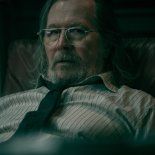 Gary Oldman vuelve como Jackson Lamb. Gary Oldman vuelve como Jackson Lamb.