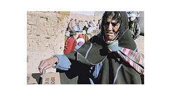 ámbito.com | La poblaciónindígena deBolivia votóayerabrumadoramenteporMorales,pero ésteno puedeimponer elliderazgo enlas zonasmás ricas.
