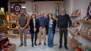 La senadora visitó la fábrica de juguetes Ruibal junto a la legisladora Pilar Ramírez. La senadora visitó la fábrica de juguetes Ruibal junto a la legisladora Pilar Ramírez.