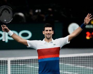 Djokovic derrota a Medvedev y gana el Masters de París por sexta vez.
