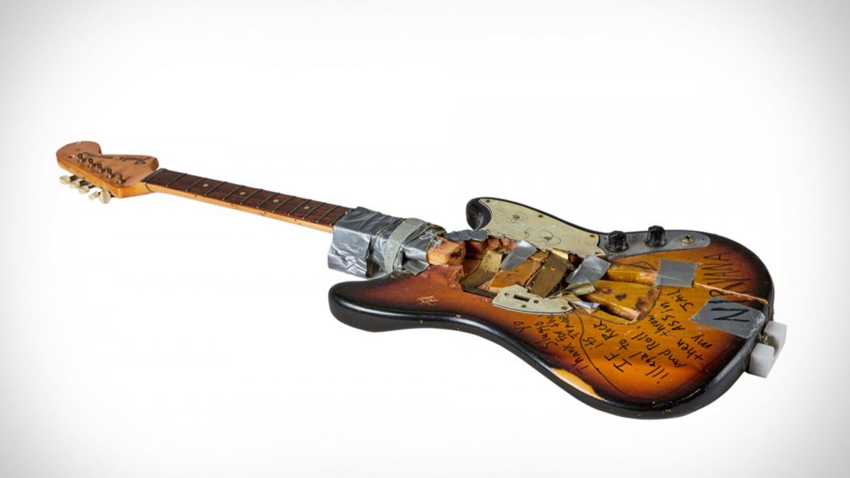 Los lentes de John Lennon y la guitarra destrozada de Kurt Cobain salen a subasta