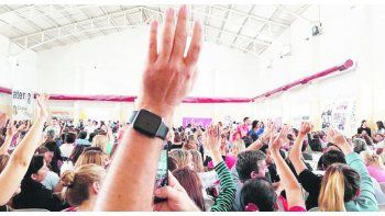 Acuerdo. Las asambleas seccionales de ATEN resolvieron aceptar la última oferta de la administración de Omar Gutiérrez y poner fin al paro.