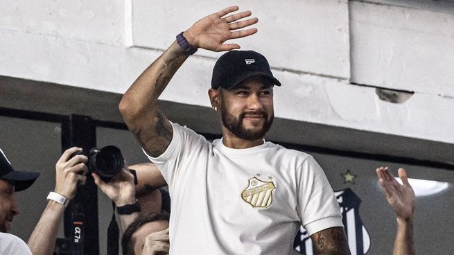 Después de 12 años, Neymar volverá a jugar en Santos.