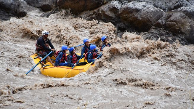 Rafting en el río Mendoza, una de las actividades que pueden realizarse cerca de Potrerillos. Un desafío que cientos de turistas eligen cuando vacacionan allí en el verano