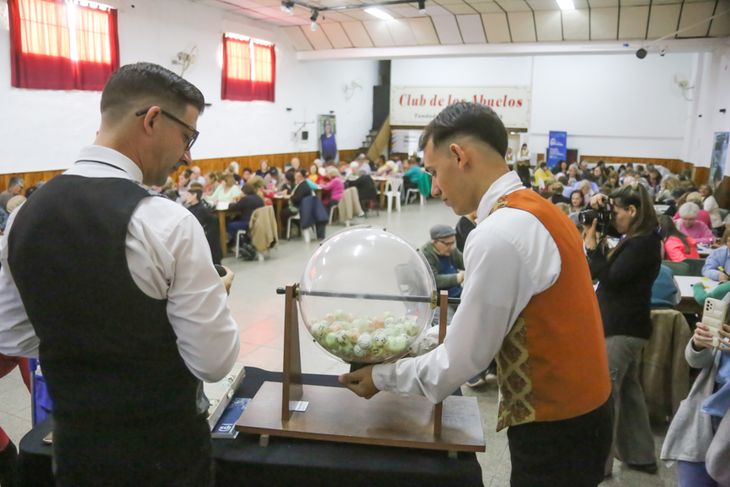 Bingo de Buenos Aires Activa, organizado por el IPS y el instituto provincial de loteria y casinos. Bingo de Buenos Aires Activa, organizado por el IPS y el instituto provincial de loteria y casinos.