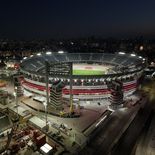Ostenta un récord por la brevedad de su paso por la Primera de River.