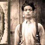 El soldado Luciano Pérez Carpio coloca una bomba a los pies de la imagen de la Virgen de Guadalupe en 1921, la imagen no sufre daño alguno. El soldado Luciano Pérez Carpio coloca una bomba a los pies de la imagen de la Virgen de Guadalupe en 1921, la imagen no sufre daño alguno.