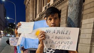 Protesta en las afueras del Congreso mientras Diputado busca emitir dictamen de la ley ómnibus.&nbsp;