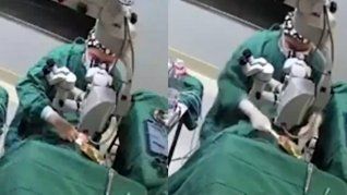 Un médico chino golpeó a una paciente durante una cirugía.