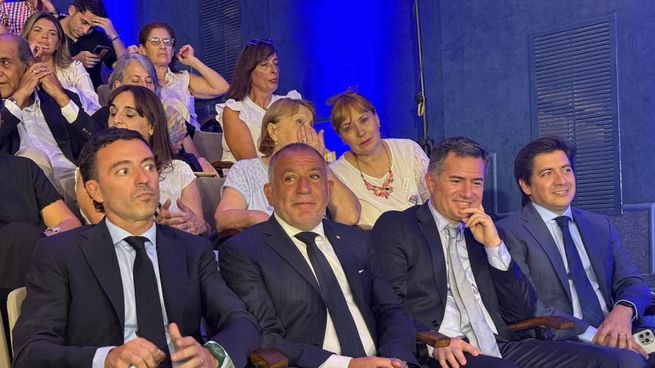 Rodrigo de Loredo, Luis Juez y Gabriel Bornoroni estuvieron juntos durante el discurso del gobernador Martín Llaryora.