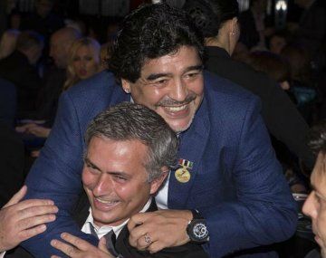 Mourinho y Maradona, dos grandes amigos por el camino del éxito en el fútbol.
