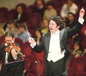 Gustavo Dudamel, surgido del Sistema de Orquestas Juveniles  de Venezuela, es hoy  uno de los directores más requeridos del mundo, a la altura de las grandes étoiles de otros tiempos.
