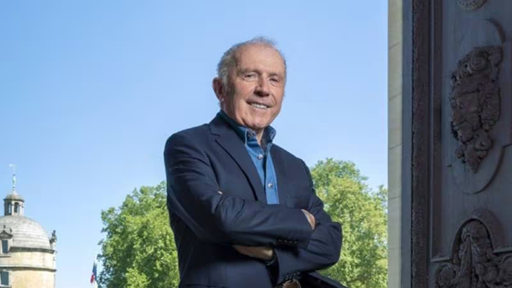 Es parte de un conglomerado de marcas de lujo. Es parte de un conglomerado de marcas de lujo.