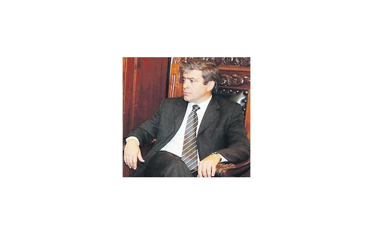 «De cinco vocales de la Corte, tres fueron puestos por Alperovich, y el presidente fue su fiscal de Estado durante cuatro años», dispara Cano.