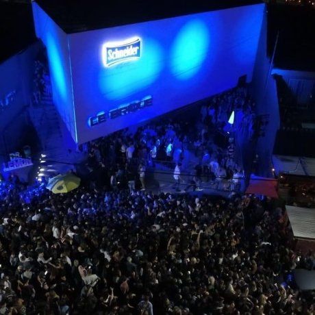 La pelea se originó en el interior del boliche y prosiguió a la salida.