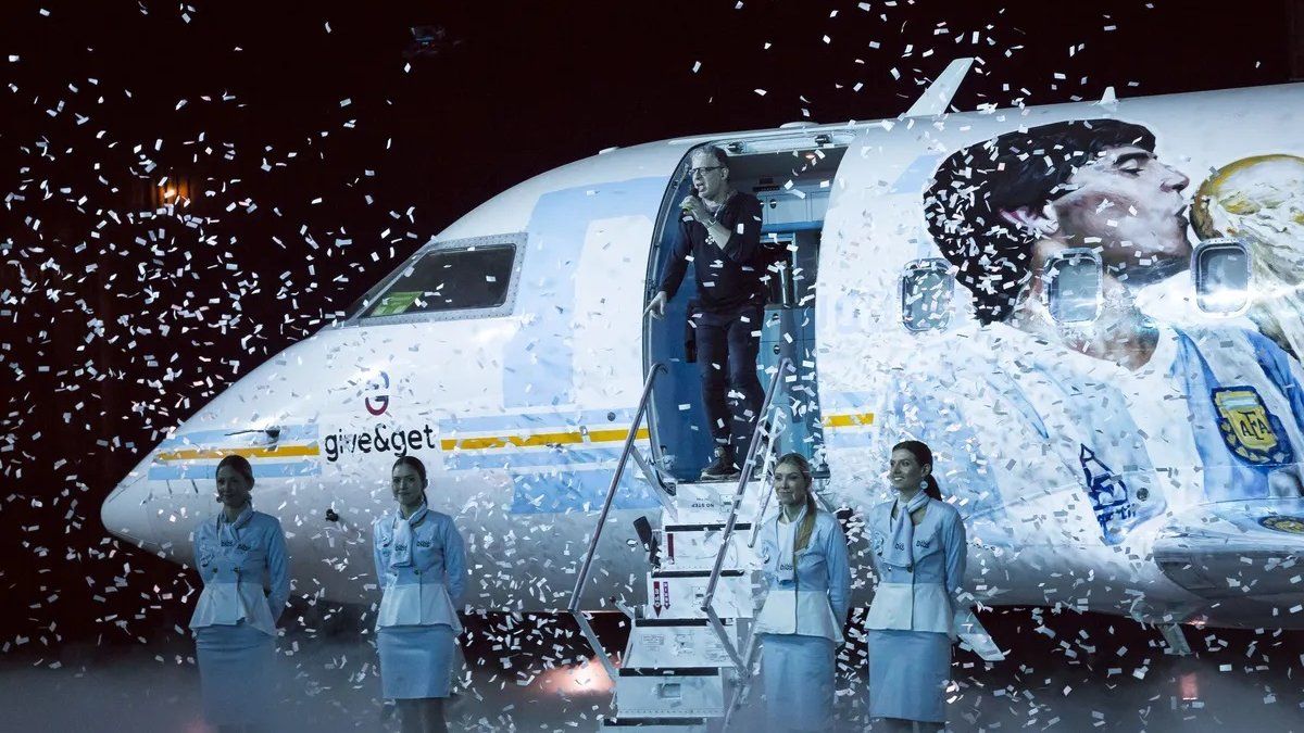 They presented the plane “Tango D10S” in tribute to Maradona in Morón