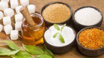 La stevia, el azúcar o los edulcorante son sustancias naturales o artificiales, que sirven para dotar de sabor dulce a un alimento.