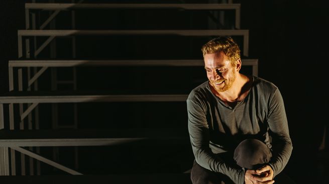 Claudio Tolcachir adaptó, protagoniza y dirige junto a Lautaro Perotti Rabia, basada en la novela de Sergio Bizzio. 