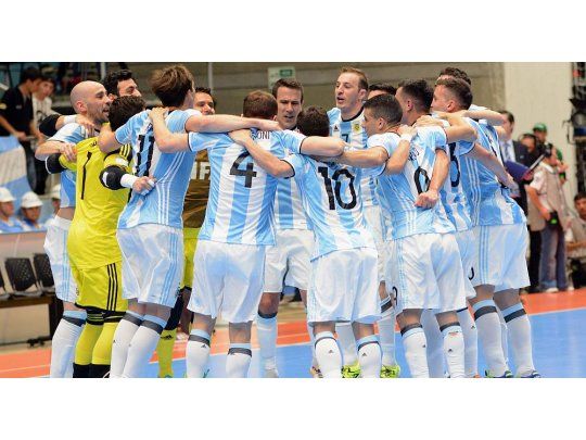 Argentina goleó a Egipto y se metió en semis