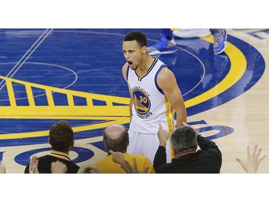 Curry mantiene viva la ilusión de volver a la final de la NBA.