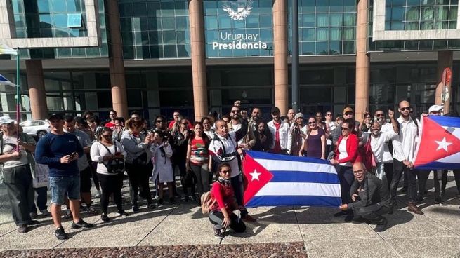 El aumento de trámites refleja un cambio estructural en la composición de la inmigración en Uruguay.