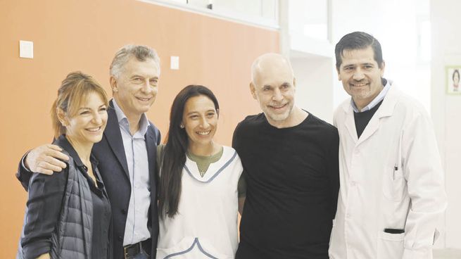 juntos. Soledad Acuña,Mauricio Macri y Horacio R. Larreta visitaron una escuela porteña, ayer.