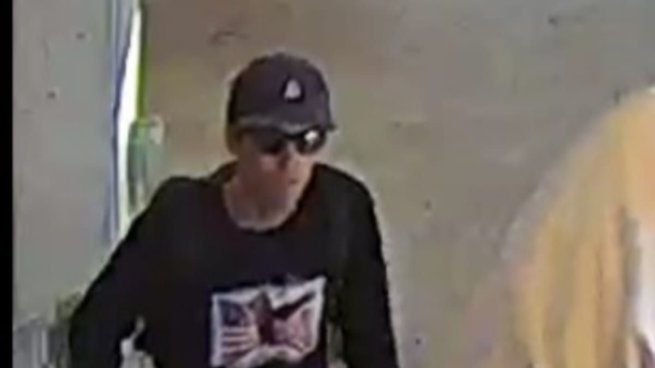 El detenido por el crimen de Charlie Kirk habría confesado a su padre el tiroteo.