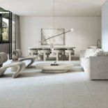 Los ambientes abandonan las líneas rígidas y apuestan por muebles curvos, que aportan amplitud, movimiento y una estética más natural. Los ambientes abandonan las líneas rígidas y apuestan por muebles curvos, que aportan amplitud, movimiento y una estética más natural.