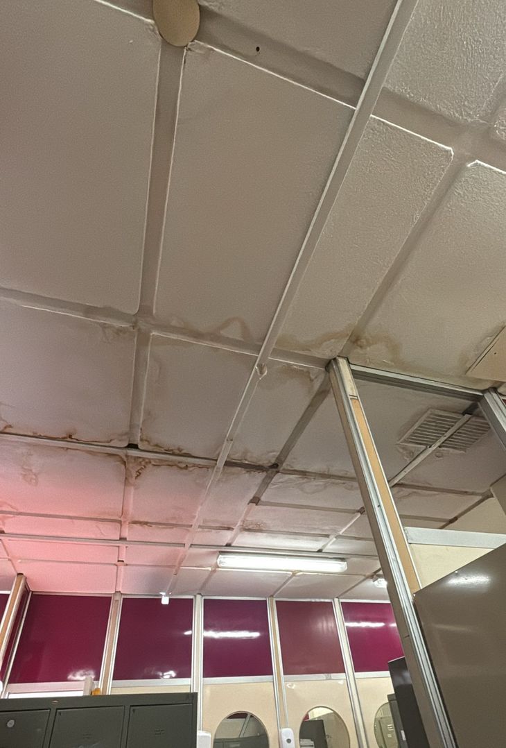 Adorni mostró imágenes de la actualidad del hospital durante la conferencia. Adorni mostró imágenes de la actualidad del hospital durante la conferencia.