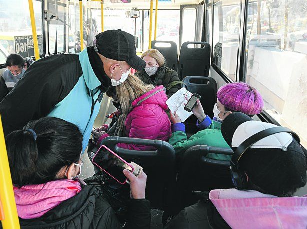 Controles. La nueva meseta de casos en AMBA, sumada a la reducción de permisos para circular, permitiría flexibilizar el aislamiento en Capital Federal y Provincia.