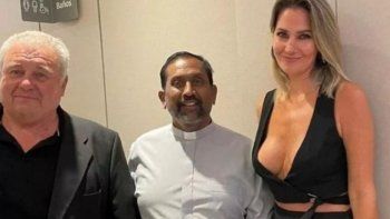 polemica por la foto de carolina losada con el padre ignacio