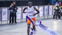 Tadu Abate y Bekelech Gudeta, corredores de Etiopía, fueron los ganadores en la rama varonil y femenil del XLII Maratón de la Ciudad de México