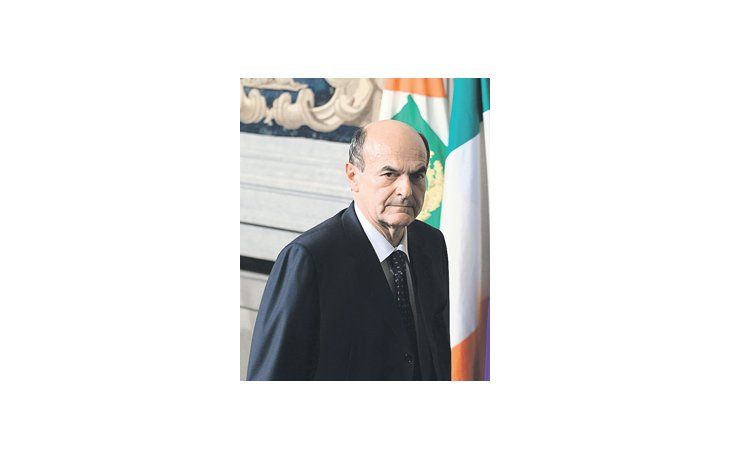 ámbito.com | Pierluigi Bersani, líder del centroizquierda italiano, intenta lo imposible: respaldar medidas de austeridad sin precedentes, que son presentadas como la salvación «in extremis» de Italia, y a la vez mantener el discurso social de su partido.