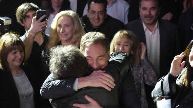 La Libertad Avanza resetea la campaña tras la renuncia de José Luis Espert y Javier Milei se abraza a lo que fue de Juntos por el Cambio.
