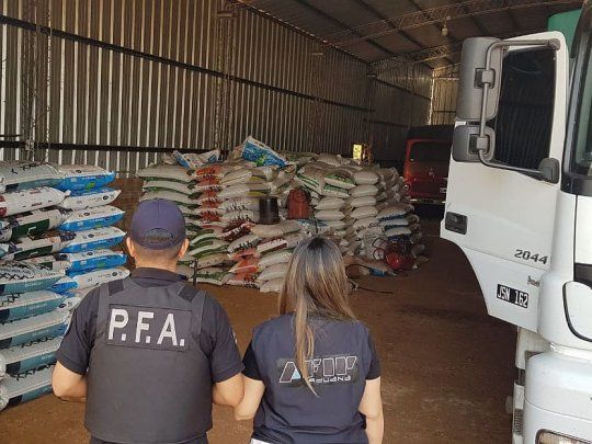 La AFIP y la PFA desarticularon una maniobra de contrabando de soja por casi 14 millones de pesos.