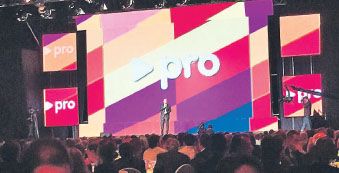 El PRO estrenó en La Rural nuevo logo y colores. Se terminó el monopolio del amarillo para dar paso a una combinación de fucsia, naranja, rojo y amarillo.