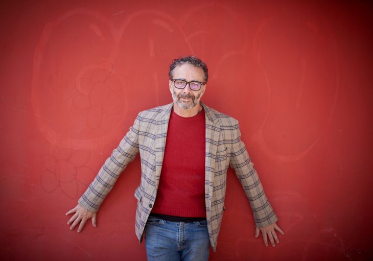 Martínez Siccardi traza un puente entre pasado y presente en su nuevo libro junto al Nobel Coetzee. Martínez Siccardi traza un puente entre pasado y presente en su nuevo libro junto al Nobel Coetzee.