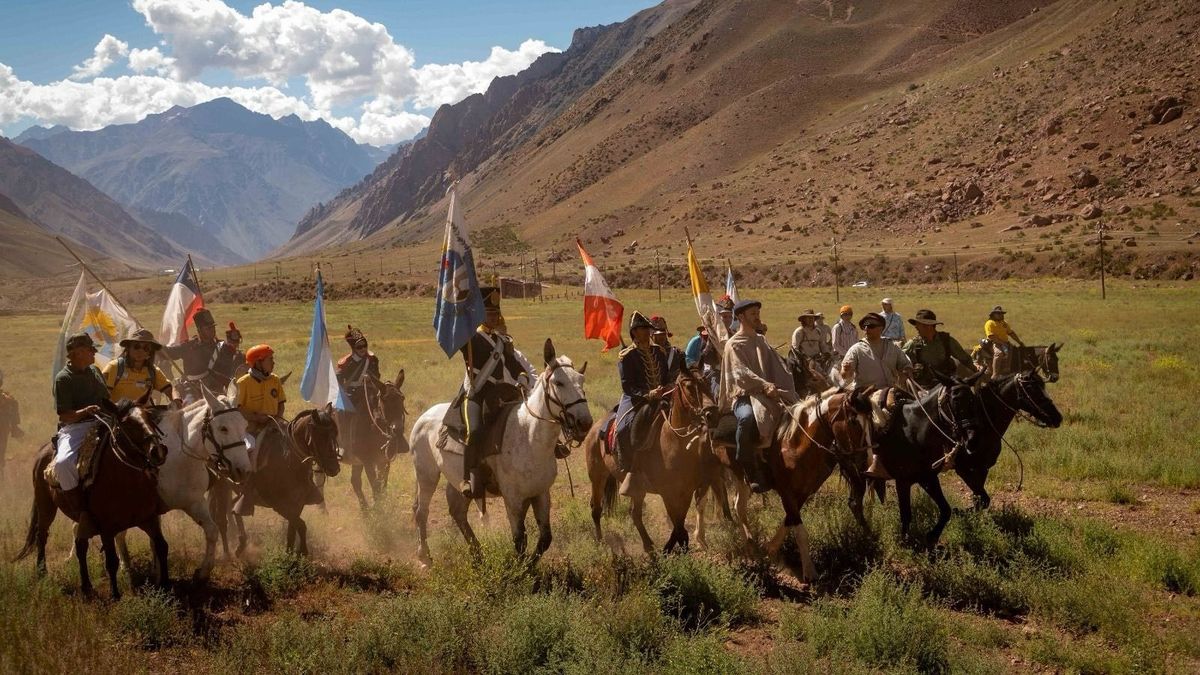 El ministro de Defensa Luis Petri emuló el cruce de los Andes