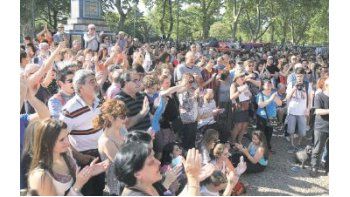 El sábado pasado, último fin de semana de campaña, distintos grupos se convocaron en el Parque Centenario por la candidatura de Daniel Scioli.
