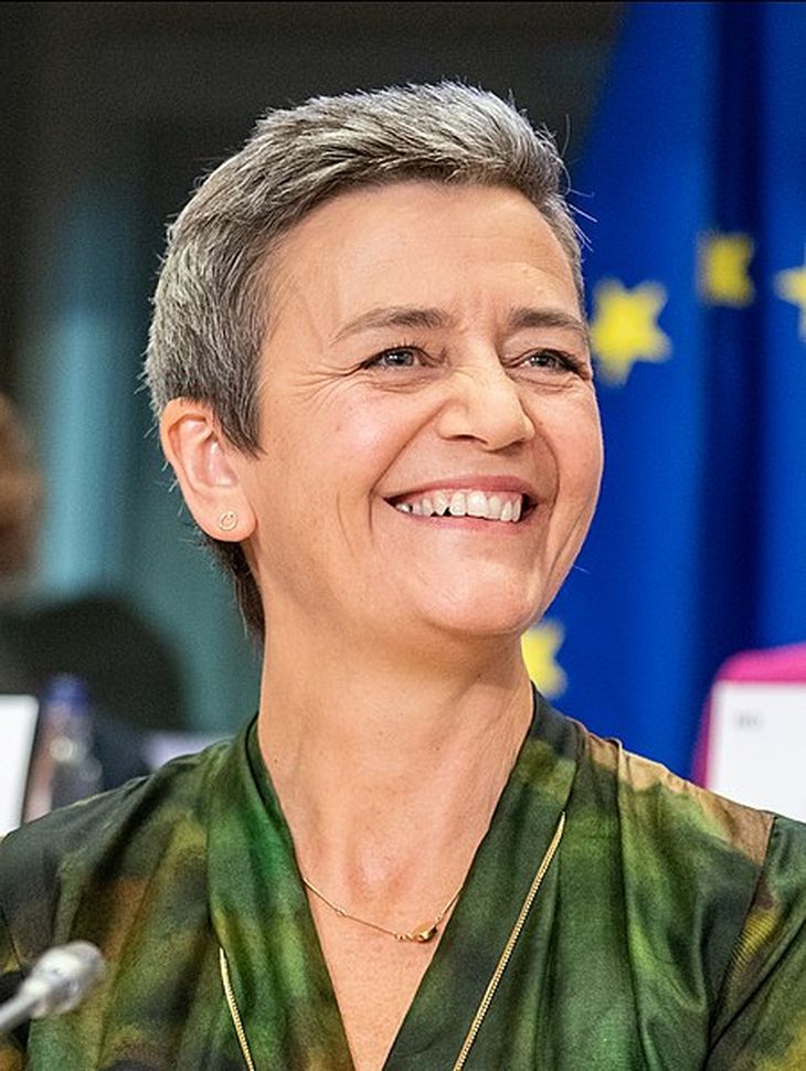 Margrethe Vestager es una política danesa del Partido Social Liberal y la actual jefa antimonopolio de la UE. Margrethe Vestager es una política danesa del Partido Social Liberal y la actual jefa antimonopolio de la UE.