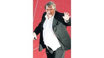 ámbito.com | GérardDepardieu,quien con 30años y 30kilos menosprotagonizó«Novecento»,acompañó aBernardoBertolucci a lapresentaciónen la Festa deRoma de laversiónrestaurada delfilm másmaldito delrealizador.